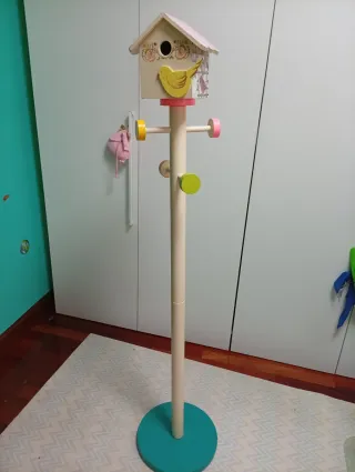 Perchero infantil artesanal pájaro