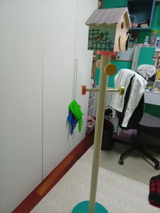 Perchero infantil artesanal pájaro