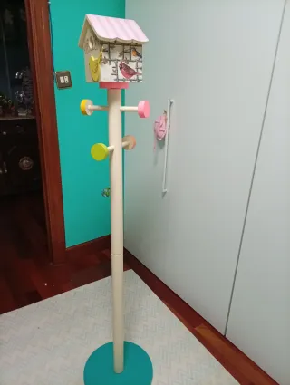 Perchero infantil artesanal pájaro