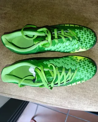 Botas de fútbol Adidas verdes Talla 42.5