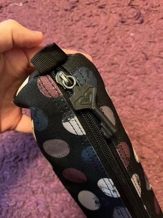 Estuche Roxy Negro Lunares