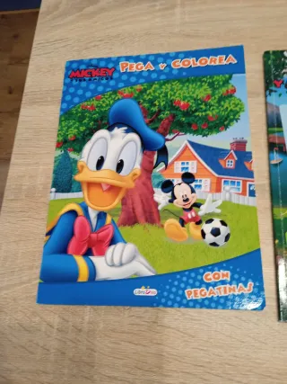 Libros con pegatinas