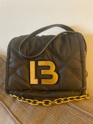 Bolso Bimba y Lola negro logo dorado