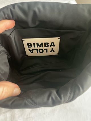 Bolso Bimba y Lola negro logo dorado