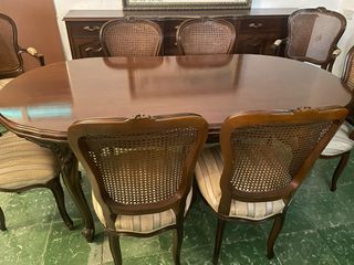 Mesa Isabelina con 6 Sillas y 2 sillones