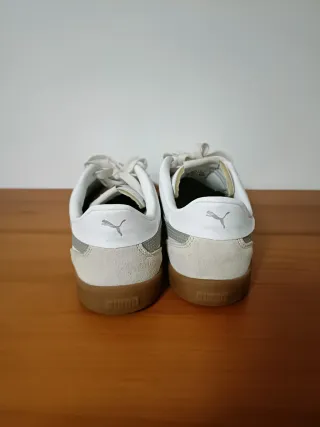 Zapatillas Puma Blancas y Grises