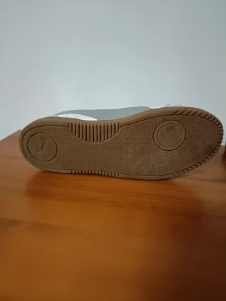 Zapatillas Puma Blancas y Grises