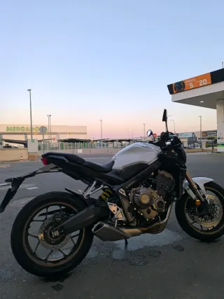 Honda CB650r 2022 Blanca