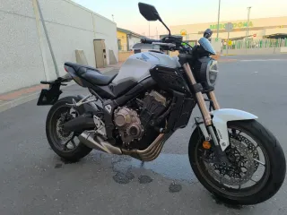 Honda CB650r 2022 Blanca