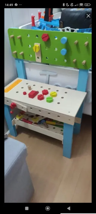 Mesa de herramientas de juguete