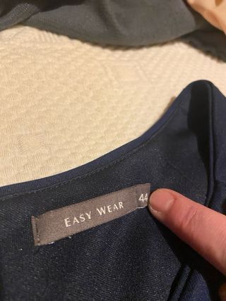 Vestido de oficina azul marino con cinturón