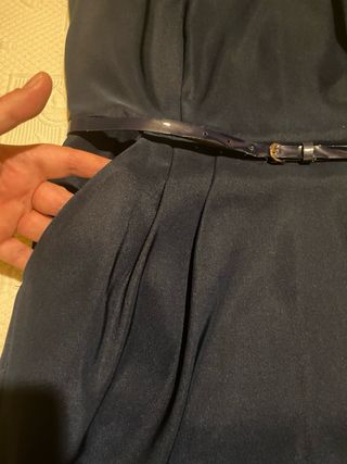 Vestido de oficina azul marino con cinturón