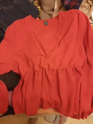 Blusa SHEIN Roja Talla XL con Encaje