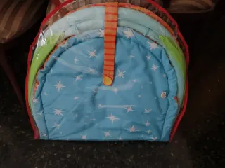 Parque de juegos para bebé plegable. De telita