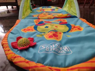 Parque de juegos para bebé plegable. De telita