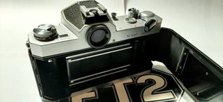 Nikkormat FT2 + Libretto Inglese