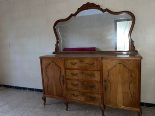 2 Muebles Madera Buffet y Vitrina