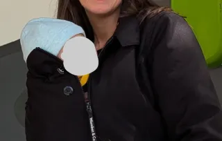 Abrigo porteo y premamá Wombat & Co Negro