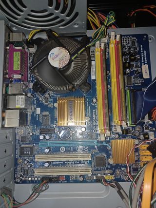 Torre PC Negra y Plateada