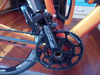 Bicicleta de carretera BH naranja