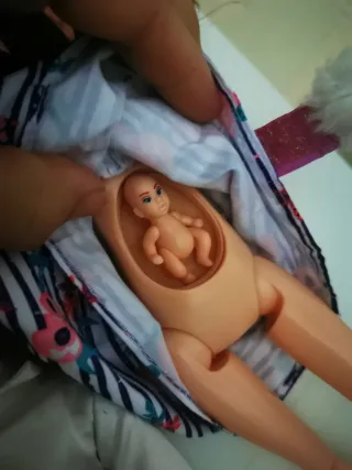 Muñeca embarazada con familia