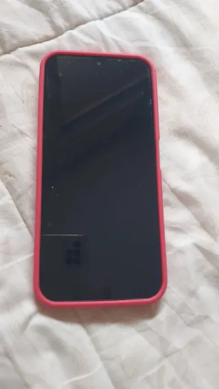 Redmi 15cnegros con funda roja