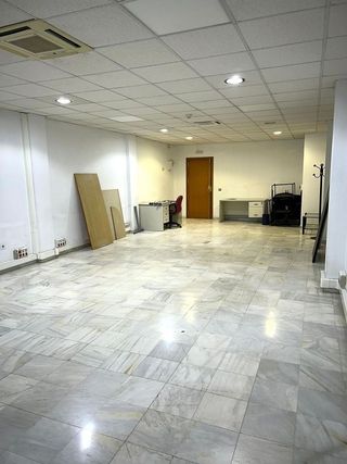 Oficina en alquiler en Parque Alcosa - Jardines del Edén en Sevilla