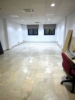 Oficina en alquiler en Parque Alcosa - Jardines del Edén en Sevilla