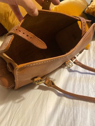 Bolso de cuero marrón