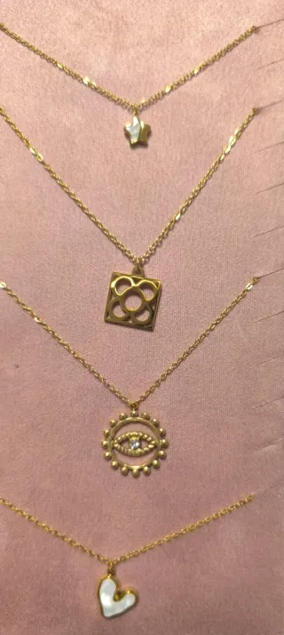 Collar dorado con colgante de estrella