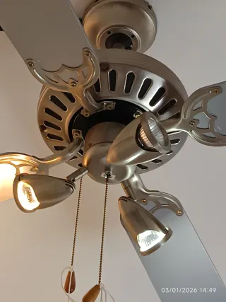 Ventilador de techo con luces.