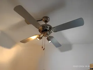 Ventilador de techo con luces.