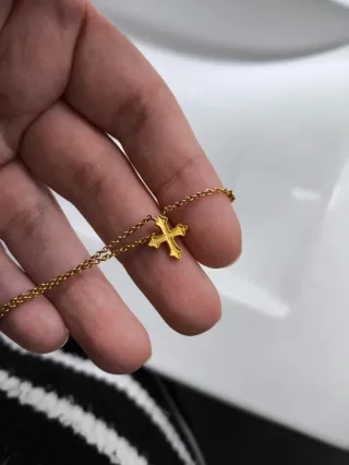 Collar Cruz Aristocrazy Negro y Dorado