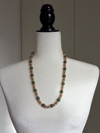 Collar hecho a mano perlas y cuentas