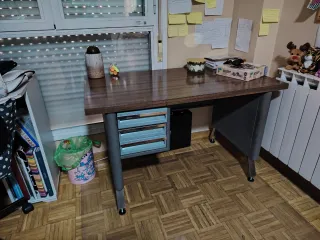 Escritorio madera y metal