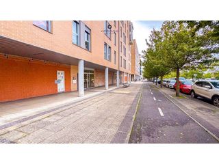 Local comercial en venta en Buztintxuri en Pamplona