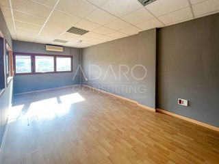 Nave industrial en venta en Reyes Católicos en Alcalá de Henares