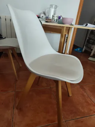 Mesa y 4 Sillas Comedor