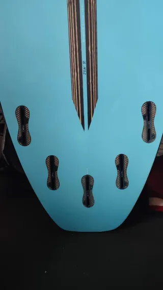 Tabla PRO SURF de EPOXY  5'7"x20" 1/4 x2" 7/16