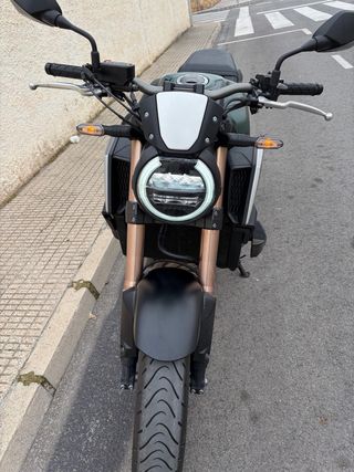 Honda CB650R Verde Oscuro y negro