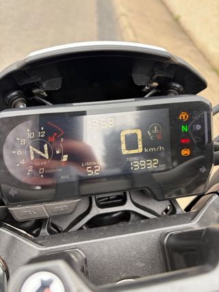 Honda CB650R Verde Oscuro y negro