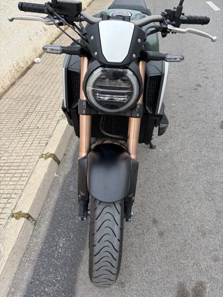 Honda CB650R Verde Oscuro y negro