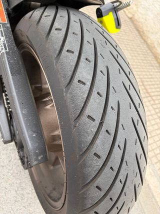 Honda CB650R Verde Oscuro y negro