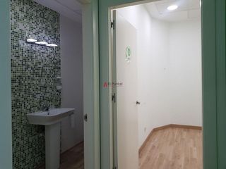 Local comercial en alquiler en Puerto Chico en Santander