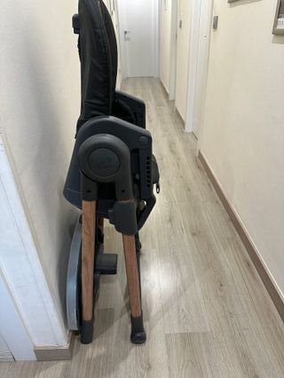 Trona de bebé Maxi Cosi en buen estado.