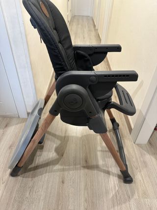 Trona de bebé Maxi Cosi en buen estado.