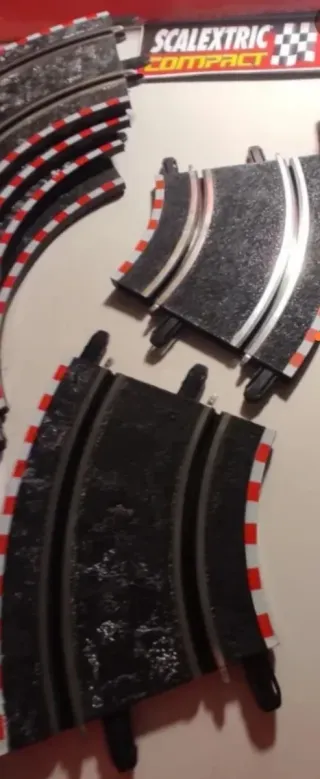 Scalextric Compact Pack 4x2x4