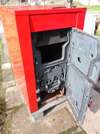 Caldera de leña Buderus roja