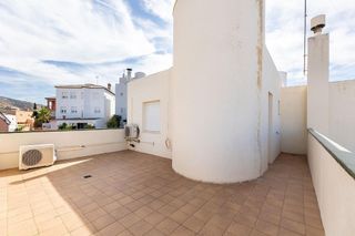 Casa pareada en venta en Bola de Oro - Serrallo en Granada