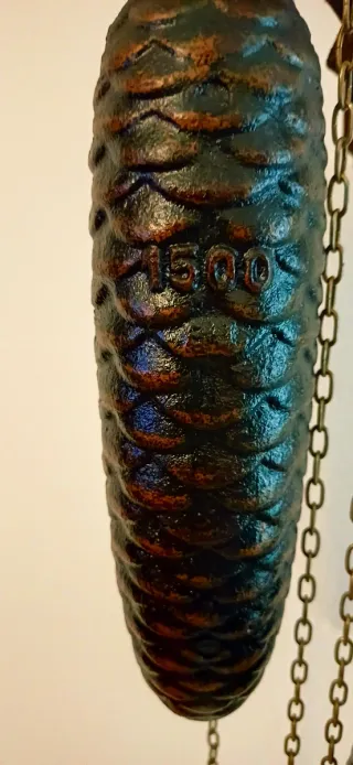 Orologio a cucù in legno intagliato